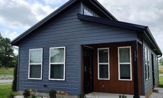 Centerton Maison | Tiny Home near MTB Trails, Wal-Mart HQ, Sleeps 6