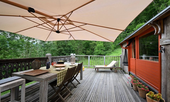 Arrien-en-Bethmale Maison | Tiny Home 'Roulotte Appoline' with Mountain View, Private Terrace and Private Garden