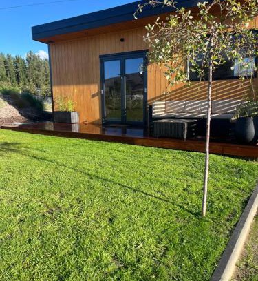 Lowburn Maison | Tiny home with mountain and orchard views