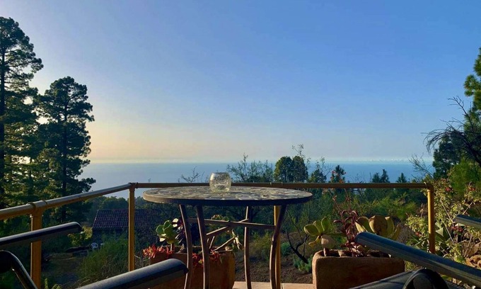Garafia Maison | Tiny house bird's nest- vineyard with pool above the clouds, sea view, WLAN