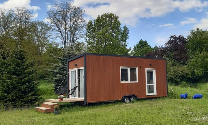 Werder upon Havel Maison | Tiny house in the middle of the village, tiny house in the countryside, the church bells wake you up