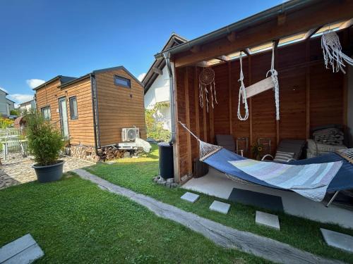 Brensbach Appartement | Tiny House mit Saunafass und Garten
