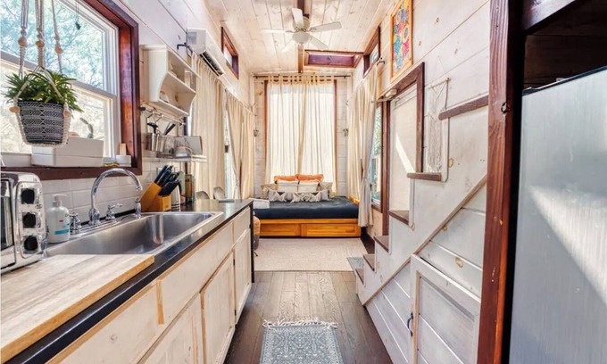 Del Valle Maison | Tiny House On 5 Acres 20 min from Downtown Austin