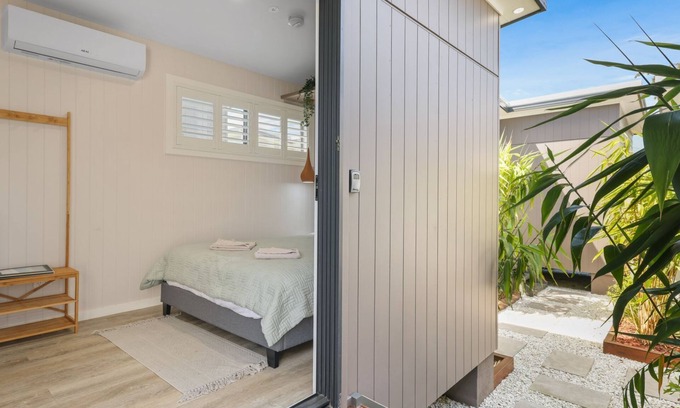 Sanctuary Point Cabine | Tiny House Stayz Stay for 3 Pay for 2! - House 1