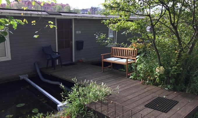 Amsterdam East Lit Et Petit-Déjeuner | Tiny Houseboat B&B on the Amstel River