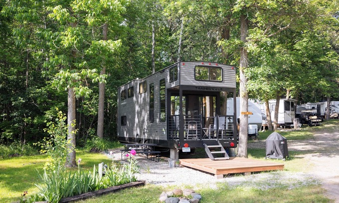 Nevis Maison | Tiny RV Escape with Stunning Lake Views, AC, WiFi