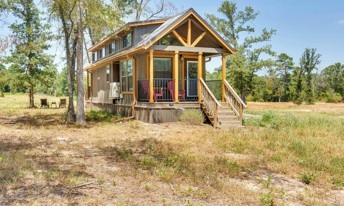 Golden Maison | Tiny Vacation Rental Home ~ 12 Mi to Lake Fork!