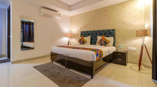 DLF Phase 5 Maison | Tipsyy Inn Suites 007