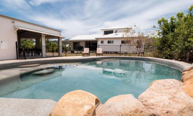 Horseshoe Bay Maison | Tiramula Lodge Holiday House