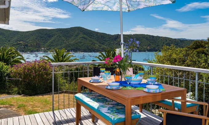 Waikawa Bay Maison | Tirohanga Wai - Waikawa Holiday Home