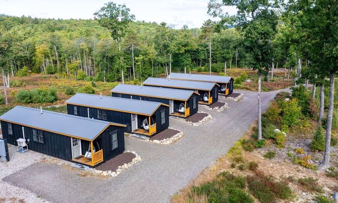 North Sebago Cabine | TITMOUSE - RESORT WITH 12 PROPERTIES. NATURAL POND FOR SWIMMING. CAFE ON SITE.