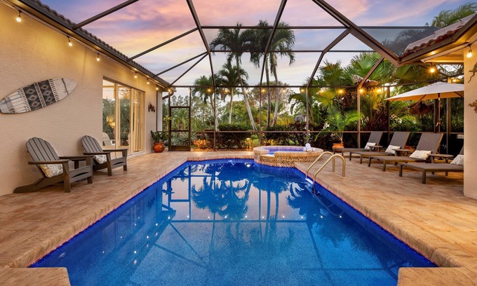 Central Naples Maison | Tivoli Paradise - Boutique Luxury Pool / Spa House w Lake View Close to Beach