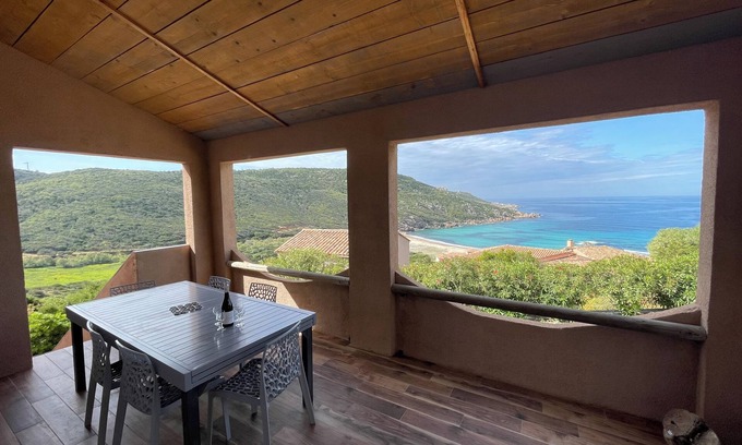 Tizzano Maison | Tizzano: Villa avec vue exceptionnelle sur la mer, à deux pas de la plage.