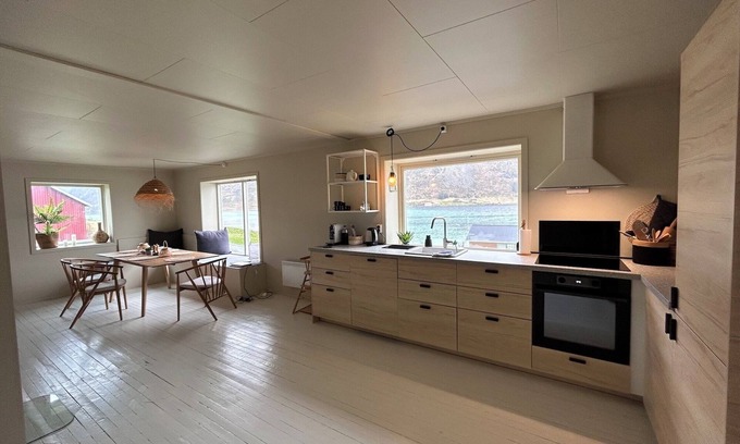 Flakstad Maison | tnCasa Lofoten privat and quiet with beach