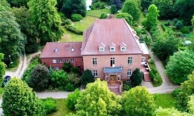 Warnkenhagen Chalet De Ski | To complete, Gutshaus Gottin