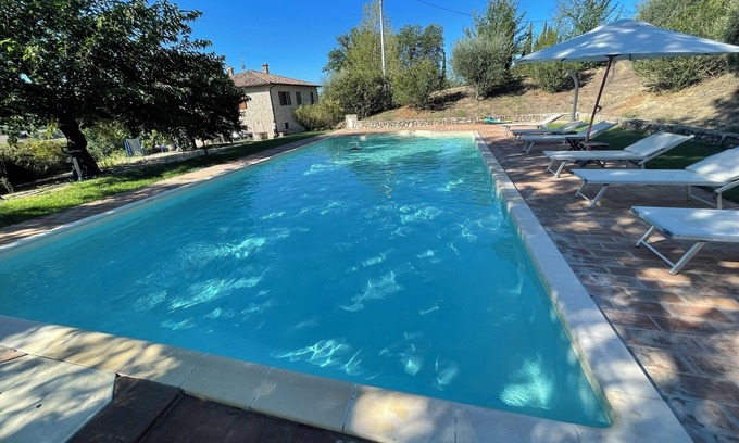 Todi Villa | TODI BY THE POOL/SLEEPS 10/EXCLUSIVE POOL/WALK TO TODI 4 KMS/RESTAURANT 0.5 KMS