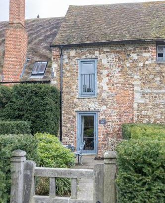 Saint Osyth Cabine | Toll Barn, St Osyth Priory