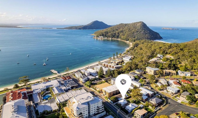 Shoal Bay Maison | Tomaree Cottage 12 Tomaree Road - 200 mtrs to Beach - Pet Friendly, linen, WiFi & aircon