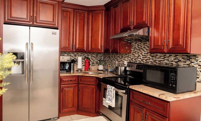 Queens Maison | Tonel Paradise 1BR-1BTH with hot tub