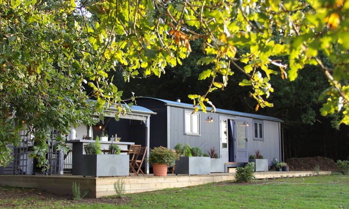 Marsham Cabine | Top Farm Shepherds Lodge, nestled in a peaceful farm in Marsham, North Norfolk