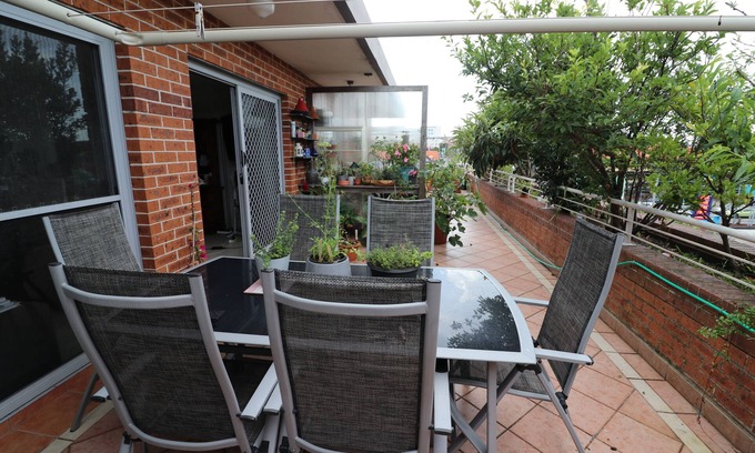 Matraville Appartement | Top floor 2 bedroom apartment with leafy balcony, 5 min drive to beach and shops