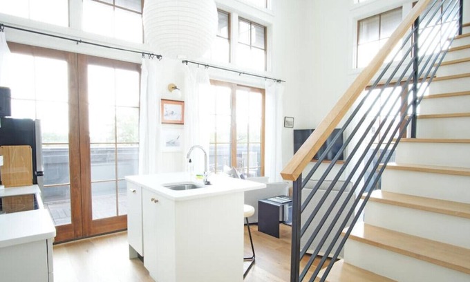 Yamacraw Village Appartement | Top-Floor 2 BR in the Heart of Downtown Savannah