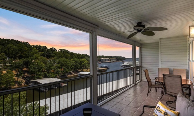 Lakeland Copropriété | Top Floor 2Bd 2Bath Condo at Lighthouse Landing!