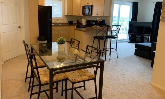 Stony Plain Copropriété | Condo lumineux 2BR 2Bath au dernier étage à côté de Westview