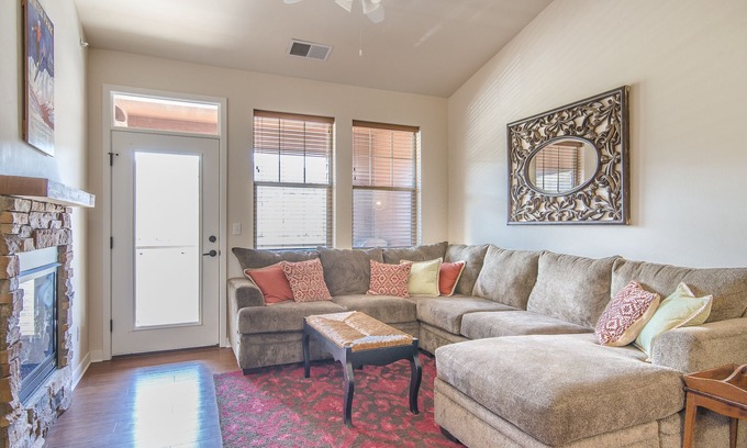 Silvercreek Copropriété | SPACIEUSE NOUVEAU 2 Bed 2 Bath / à Granby Ranch! SLEEPS 6 (POOL ACCESS)