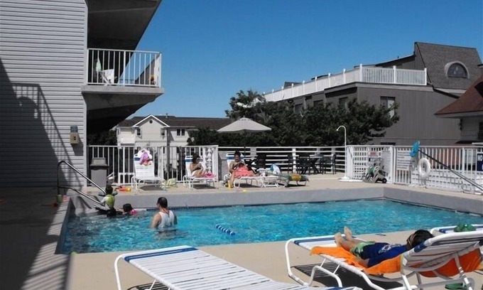 North End Copropriété | 2 BR; 1BA, piscine, dernier étage avec Elvtr, 1 bloc à la plage - Disponible pour l'été 2019!