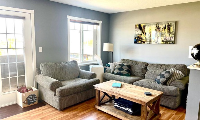 Fort McMurray Appartement | Top Floor Riverfront Condo with Stellar Sunsets!