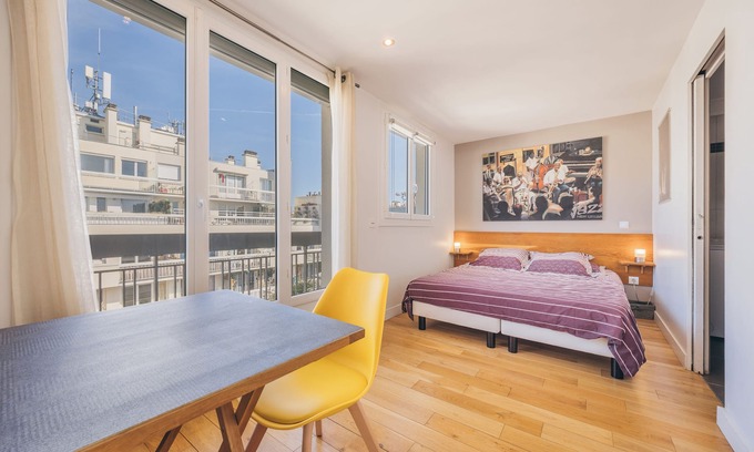 Enfants-Rouges Appartement | top floor studio between Oberkampf and Canal Saint Martin