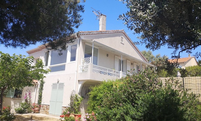 Le Lavandou Appartement | APPARTEMENT 2 CHAMBRES DE 80 M2 AVEC PISCINE PRIVÉE+ JARDIN PRIVÉ