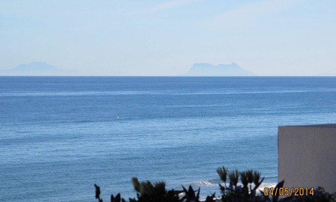 Estepona Appartement | TOP LOCATION 3 BR appartement à la mer avec piscine 180 vue sur l'océan degré intérieurs et extérieurs