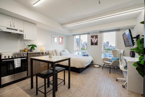 Quartier des Spectacles Appartement | Top Location - Cozy & Bright MTL studio near metro