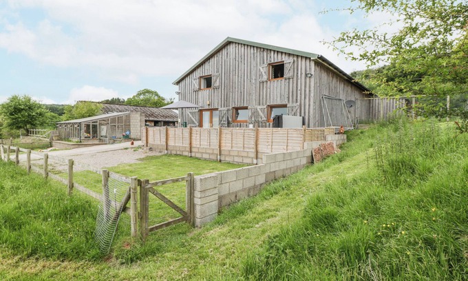 St. Brides Netherwent Maison | TOP LODGE, pet friendly, character holiday cottage in Penhow