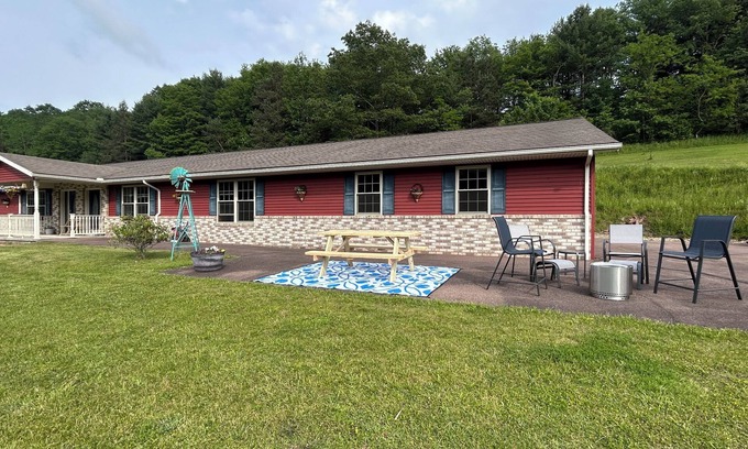 Meyersdale Maison | Top of the GAP guesthouse on the Eastern Continental Divide.