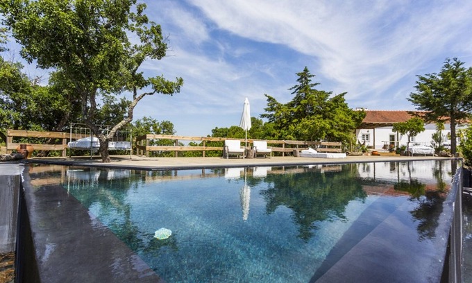 Santa Margarida da Serra Villa | Top Of The Hill Villa by The Getaway Collection