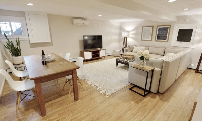 16th Street Heights Maison | Top of the Town - with Parking