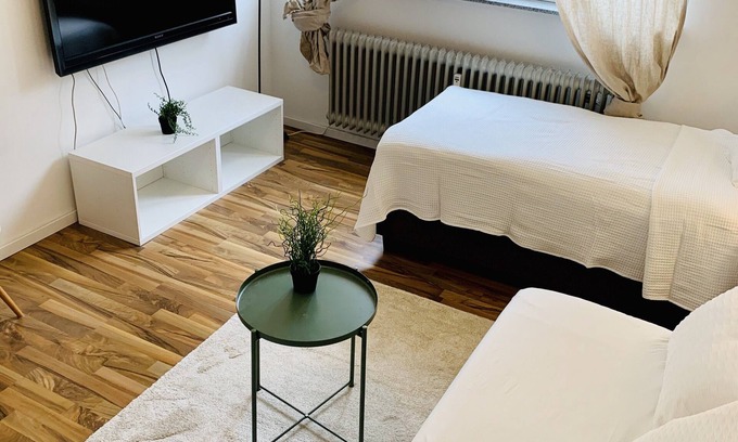Homburg Appartement | Appartement rénové au-dessus de l'hôpital universitaire de Homburg / avec cuisine et salle de bains