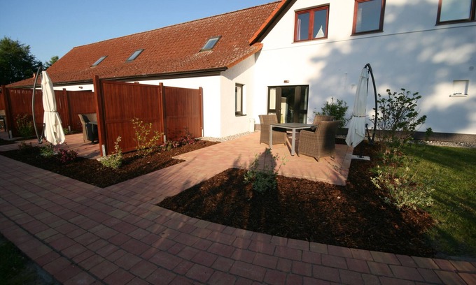 Luetow Appartement | haut! Appartement situé pour 2 personnes, chambre, cuisine, salle de bain à droite sur l'eau