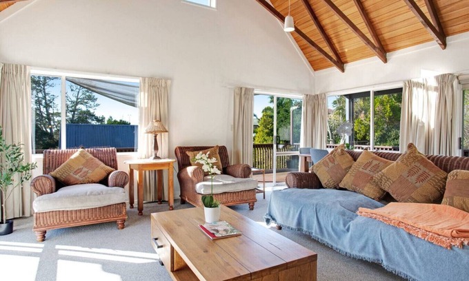 Torbay Maison | Torbay Sun Drenched Villa near Local Beaches