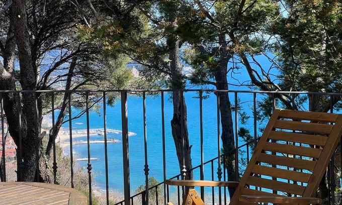 Diano Marina Villa | Torre Alpicella, villa Diano Marina avec une forêt de pins: mer, soleil nature et détente!