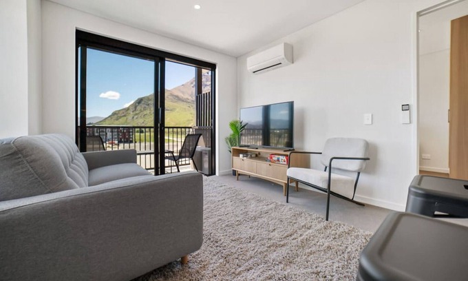 Frankton Appartement | Toru Top Floor Apartment - Brand New & Convenient