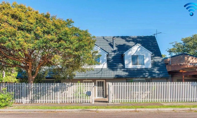 Salamander Bay Maison | Tosari @ Salamander Bay - Pet friendly, family friendly holiday home -metres to the waters edge.