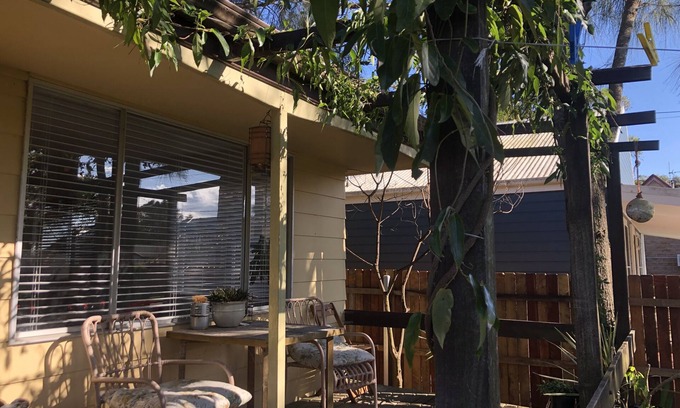 Culburra Beach Maison | Totally cute beach shack 80m walk to Culburra beach!