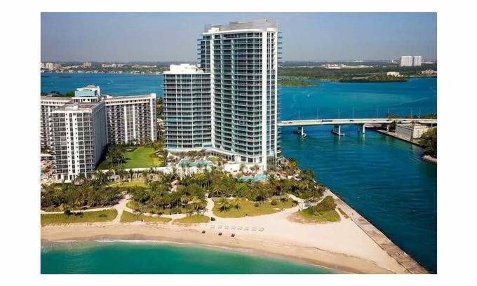 Bal Harbour Hôtel | SEULE SUITE AU RITZ QUI A ÉTÉ TOTALEMENT AMÉLIORÉE ET REMISE À NEUF