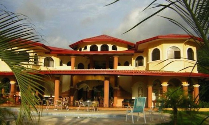 Baru Villa | Toucans, montagnes et cascades! Jungle Villa w / personnel complet.