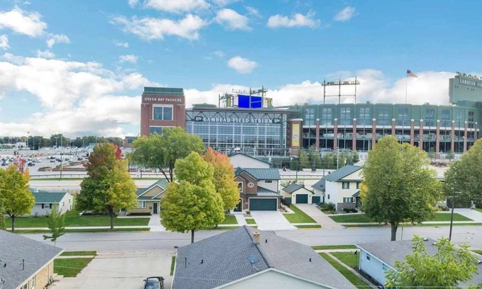 Green Bay Maison | Seulement 2 blocs à Lambeau Field et Titletown District - Maison récemment rénovée !!