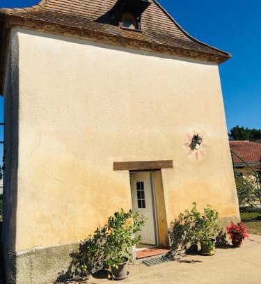 Saint-Etienne-de-Fougeres Maison | Tour atypique